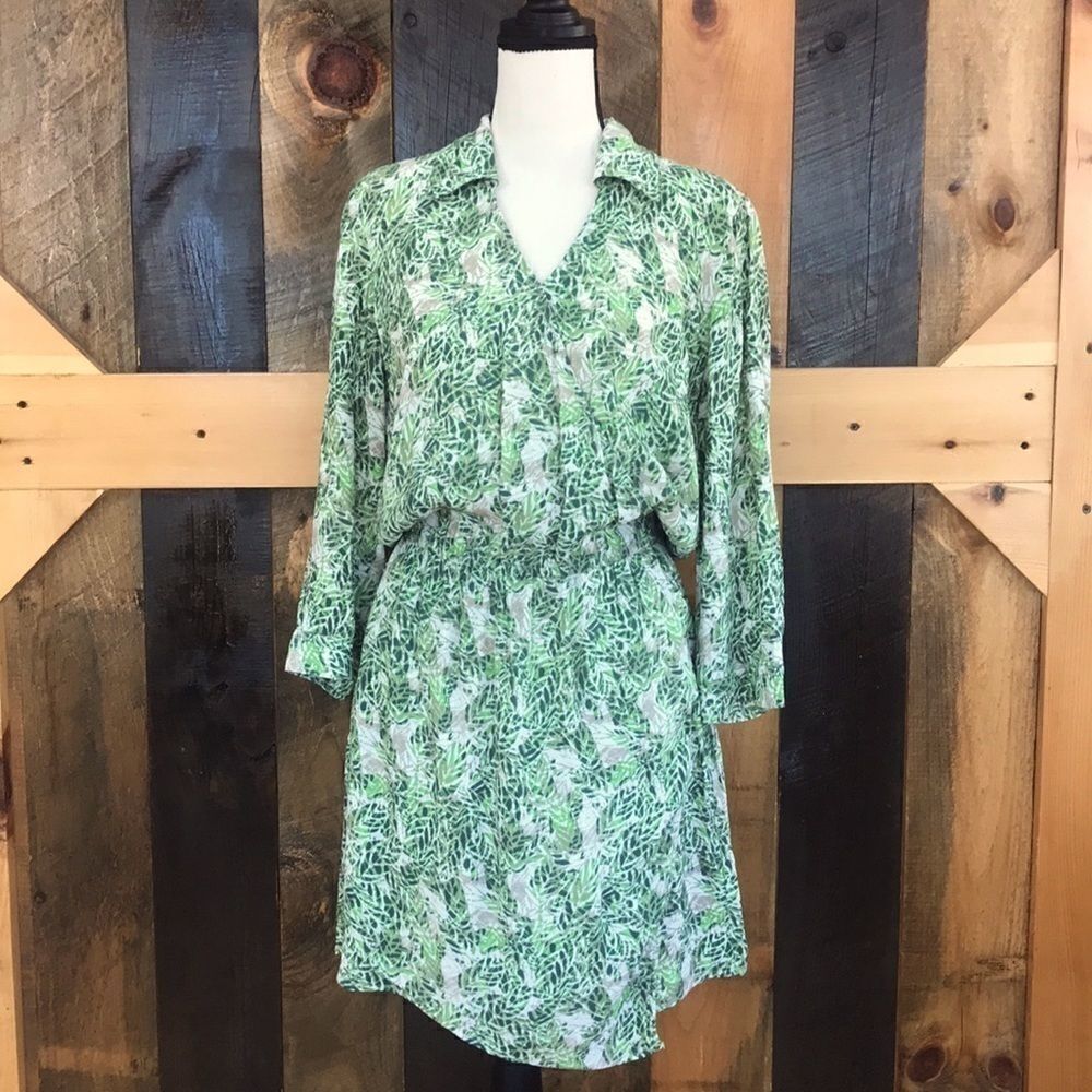 𝅺CAbi leaf print blouson style wrap dress, size XS - Picture 3 of 8